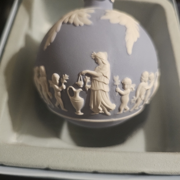 Wedgewood Jasperware blue Christmas tree ornament in original box - Picture 5 of 5